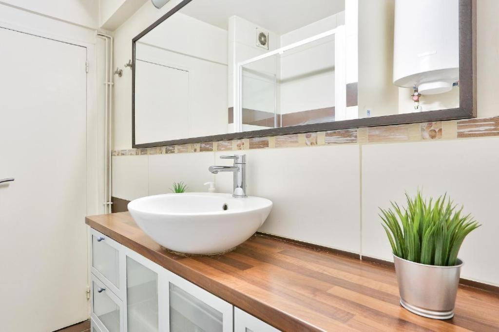 Appartement Bel Parisien Parc Montsouris Parijs
